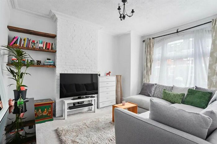 2 Bedroom Flat To Rent In Albert Road, London, NW6