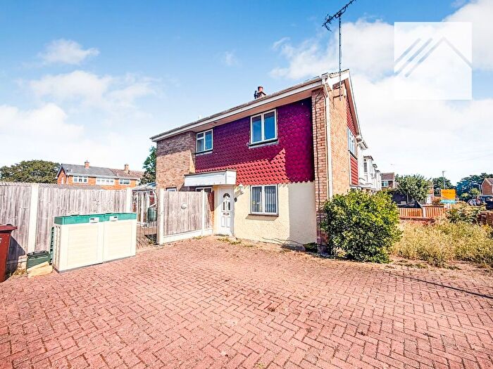 4 Bedroom Terraced House For Sale In The Chilterns, Canvey Island, SS8