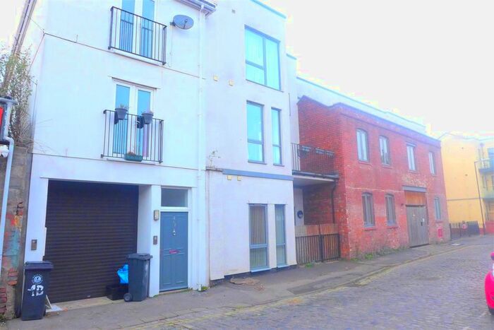 2 Bedroom Flat To Rent In Stillhouse Court, Bedminster, Bristol BS3