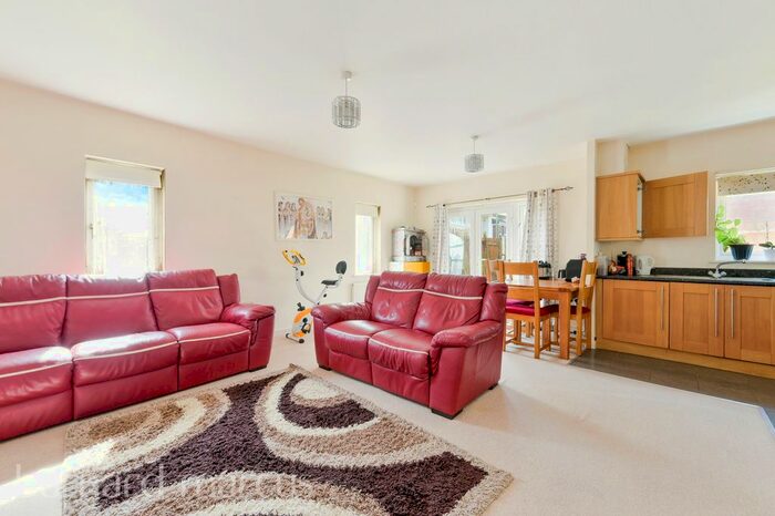 4 Bedroom Property To Rent In Hanno Close, Wallington, SM6