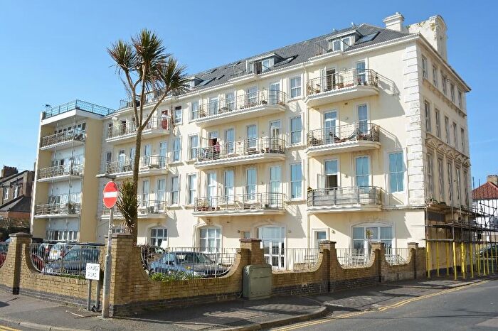 2 Bedroom Flat For Sale In Seaside Road, St. Leonards-On-Sea, TN38