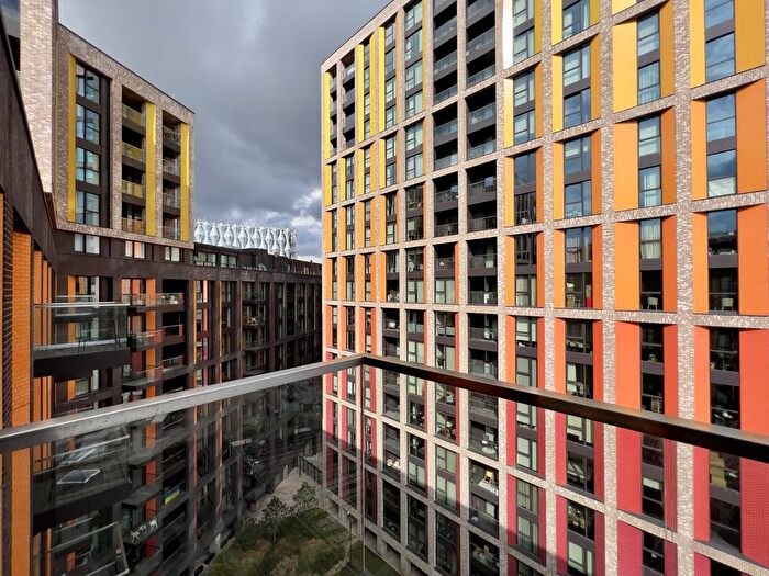 1 Bedroom Flat To Rent In Charles Clowes Walk, Nine Elms, SW11