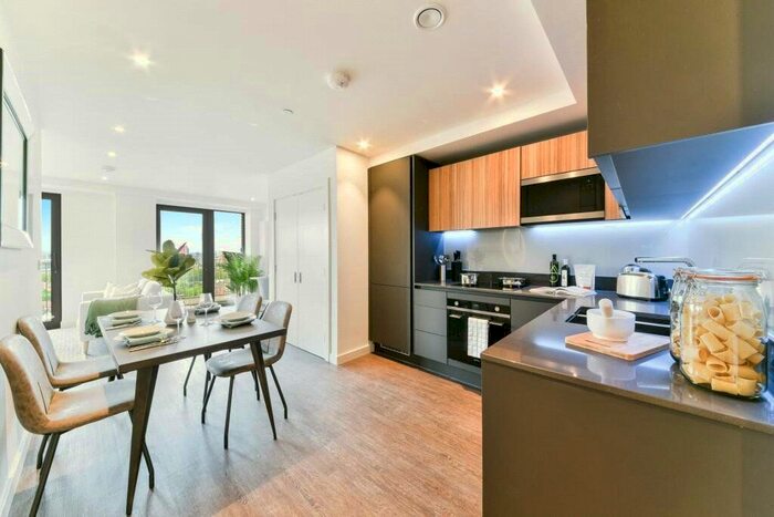 2 Bedroom Flat To Rent In Royal Eden Docks, London, E16