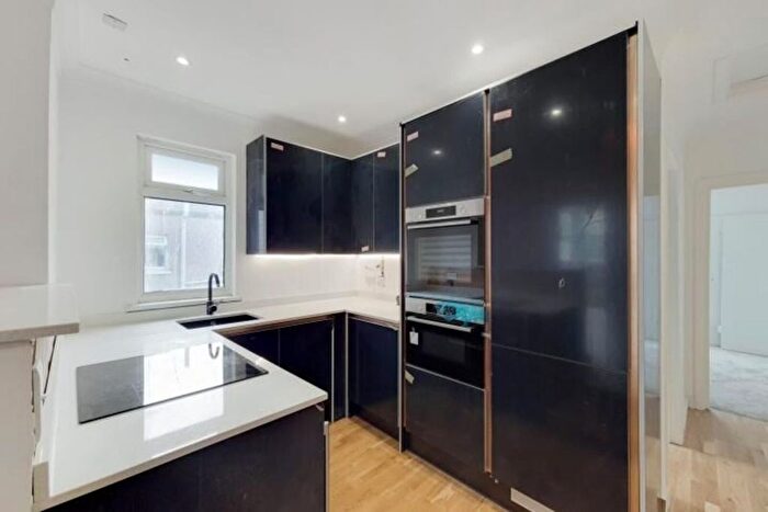 3 Bedroom Flat To Rent In High Street, Upton Park, London, E6