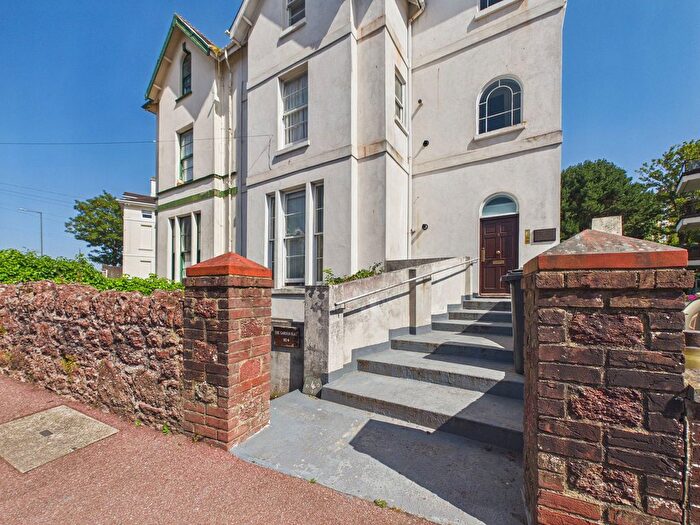 2 Bedroom Flat For Sale In Walnut Road, Chelston, Torquay, TQ2
