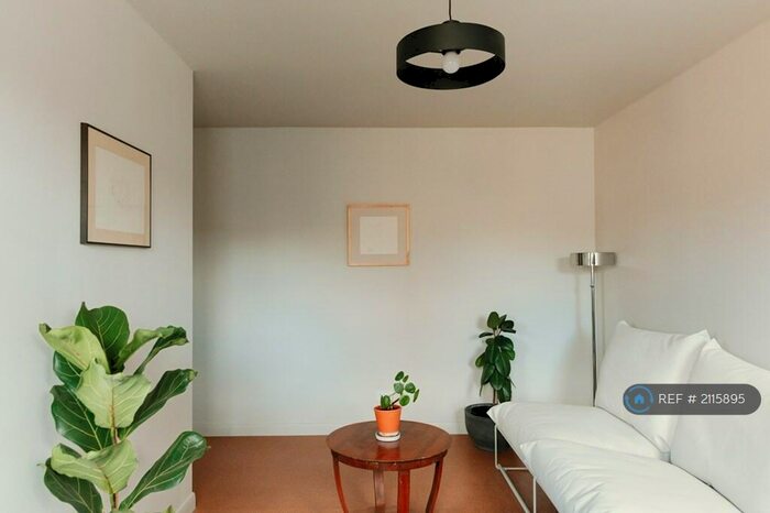 2 Bedroom Flat To Rent In Clarkson House, Bath, BA1