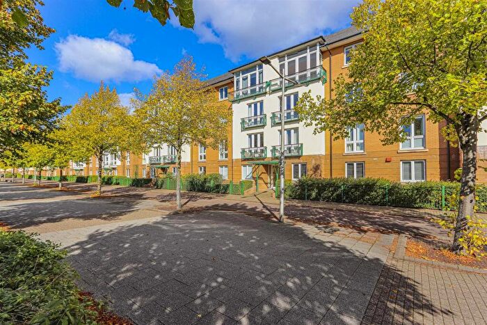 2 Bedroom Apartment For Sale In Vellacott Close, Cardiff Bay, Cardiff, CF10