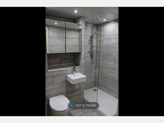 2 Bedroom Flat To Rent In Waterloo Road, Stalybridge, SK15