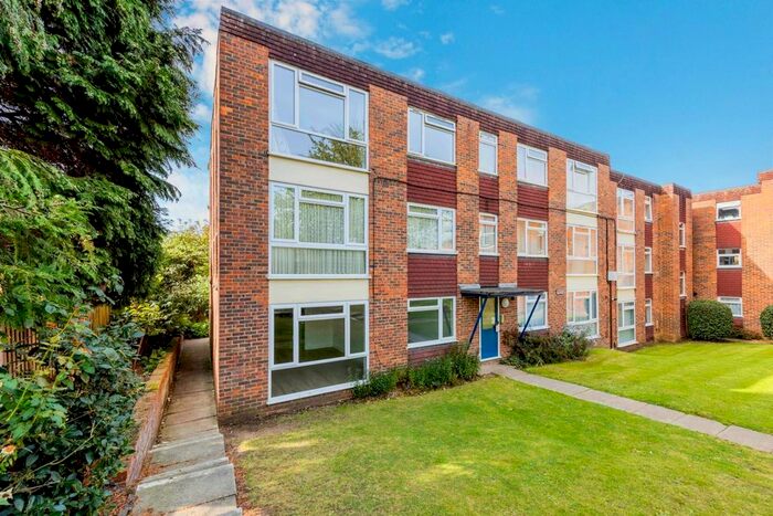 1 Bedroom Flat To Rent In Mill Road, Epsom, KT17