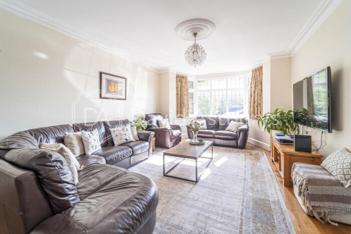 5 Bedroom Semi-Detached House To Rent In Powys Lane, Palmers Green, London, N13