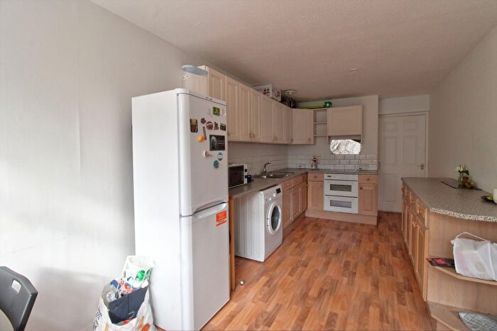 2 Bedroom Flat For Sale In Lower Meadow, Harlow, CM18