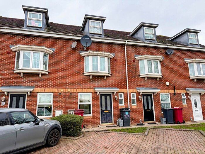 3 Bedroom House To Rent In Wexham, SL2