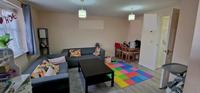 2 Bedroom Flat To Rent In Symphony Close, Edgware, HA8