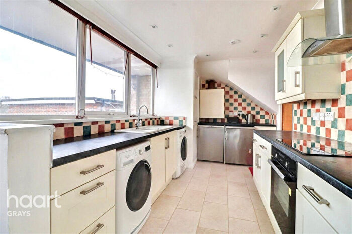 2 Bedroom Flat To Rent In Dell Road, Grays, RM17