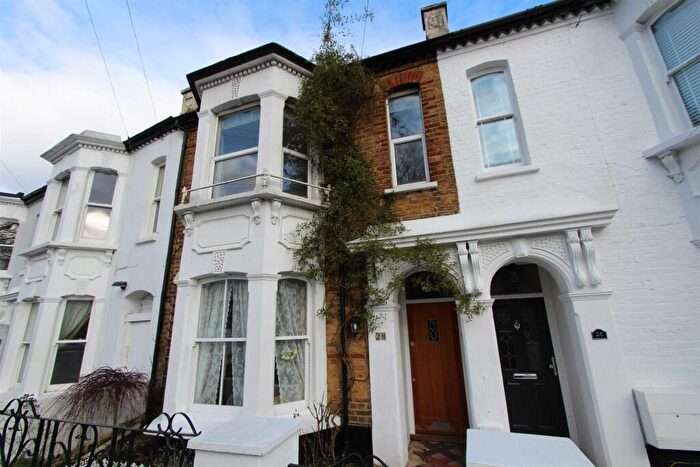 2 Bedroom Flat To Rent In Avenue Road, Westcliff On Sea, SS0