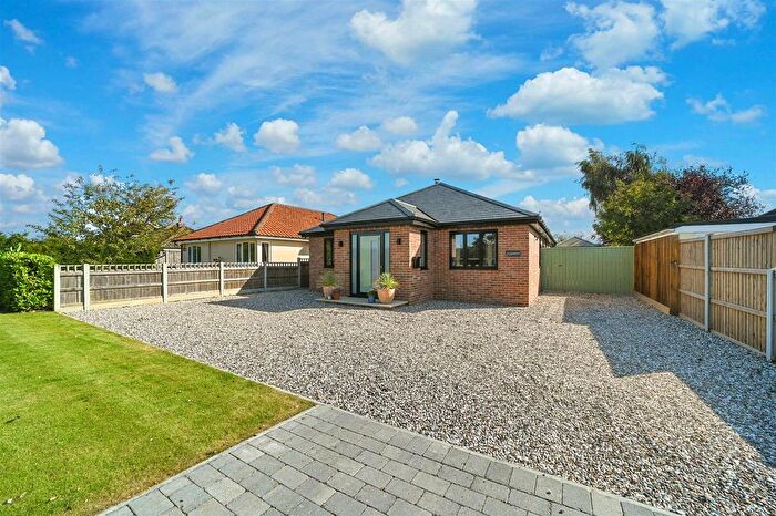 3 Bedroom Bungalow For Sale In Hadleigh Road, East Bergholt, Colchester, CO7