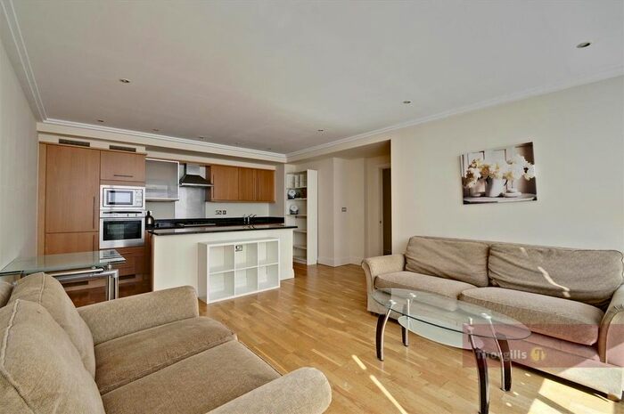 2 Bedroom Flat To Rent In Town Meadow, Brentford, TW8