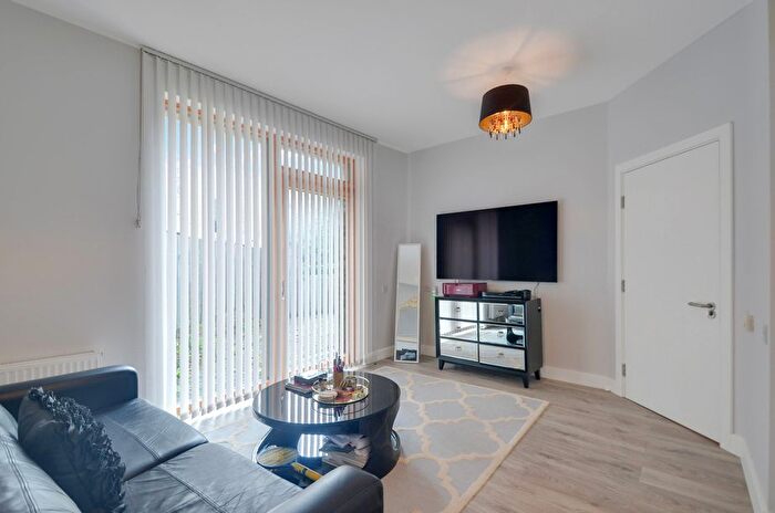 1 Bedroom Flat For Sale In Shalfleet Drive, London, W10