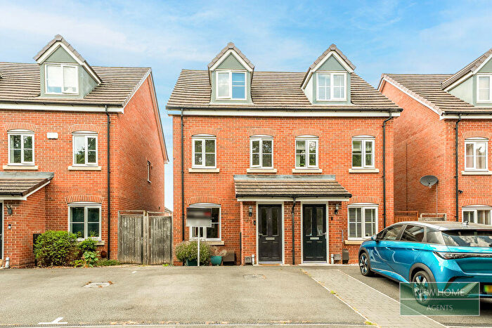 3 Bedroom Semi-Detached House For Sale In Owen Grove, Whitnash, Leamington Spa, CV31