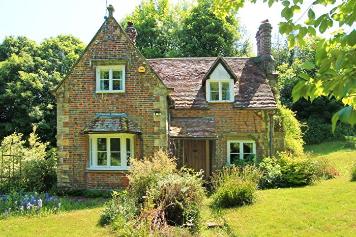 3 Bedroom Property For Sale In Town Hill, Lamberhurst, TN3