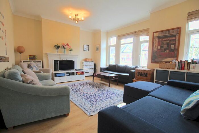 2 Bedroom Maisonette To Rent In Ingram Road, East Finchley, N2