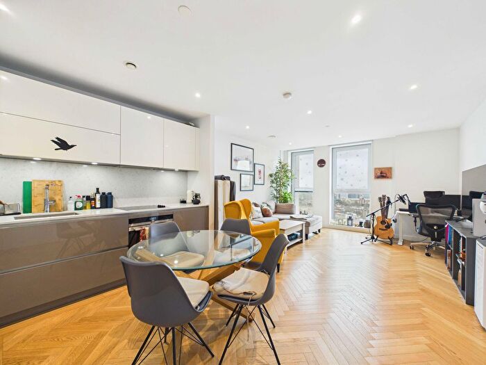 1 Bedroom Flat To Rent In Southwark Bridge Road, London, SE1