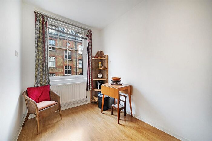 3 Bedroom Flat For Sale In Walton House, Montclare Street, London, E2
