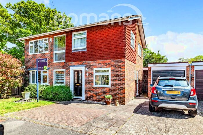 4 Bedroom Detached House To Rent In Addington Close, Windsor, SL4