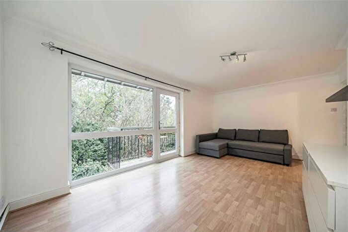 2 Bedroom Flat To Rent In Baring Road, London, SE12