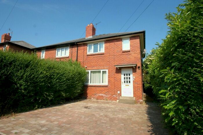 3 Bedroom Semi-Detached House To Rent In Scott Hall Grove, Leeds, Uk, LS7