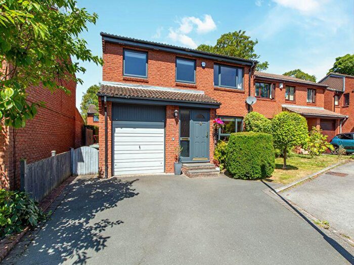 4 Bedroom Detached House For Sale In Summerhill Gardens, Leeds, LS8