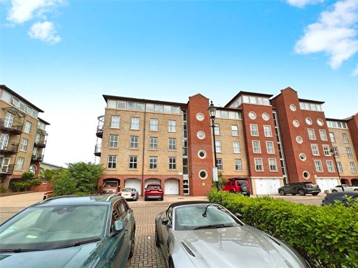 2 Bedroom Apartment For Sale In Andes Close, Southampton, Hampshire, SO14