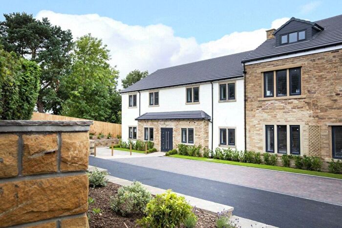 2 Bedroom Property To Rent In Hollin Wood Close, Shipley, BD18