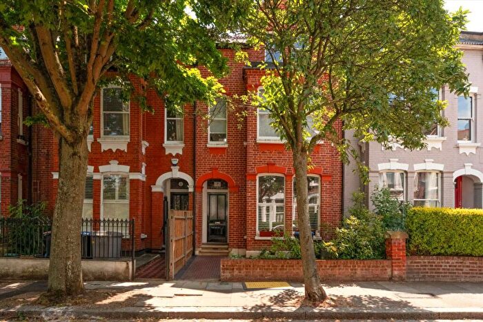 2 Bedroom Flat For Sale In Plympton Road, Queen's Park, NW6