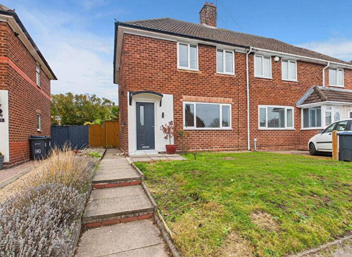 3 Bedroom Semi Detached House For Sale In Brompton Road, Kingstanding, B44