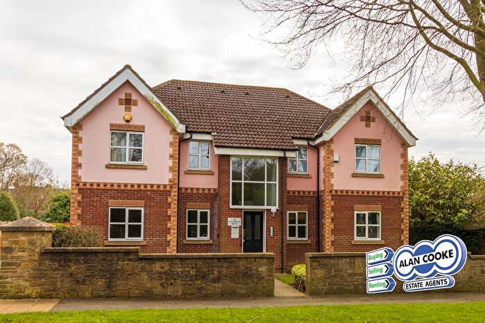 2 Bedroom Flat For Sale In Stainbeck Road, Leeds, LS7