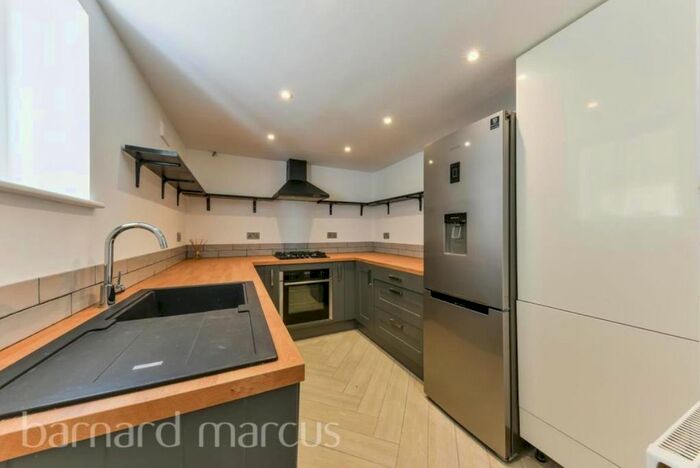 2 Bedroom Flat To Rent In Stile Hall Gardens, Chiswick, London, W4