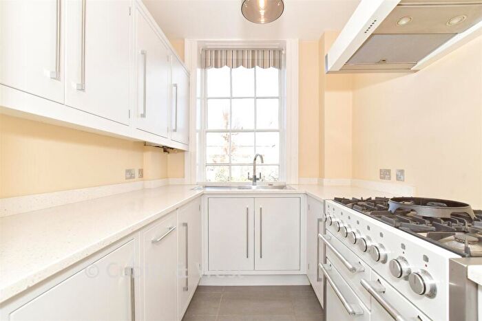 2 Bedroom Apartment For Sale In London Road, Arundel, West Sussex, BN18