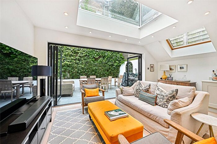 2 Bedroom Flat For Sale In Netherwood Road, London, W14