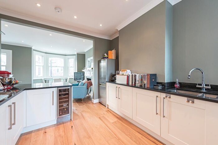3 Bedroom Flat To Rent In Framfield Road London, N5