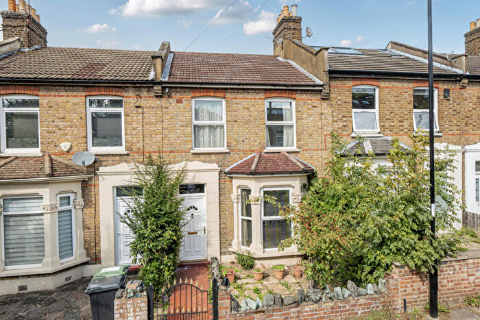 3 Bedroom Terraced House For Sale In Glenfarg Road, London, SE6