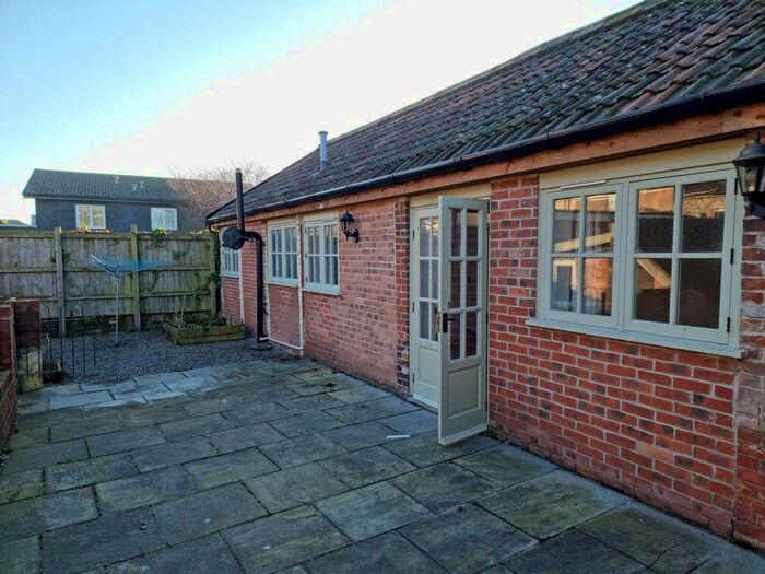 1 Bedroom Bungalow To Rent In Bath Square, Chard, TA20