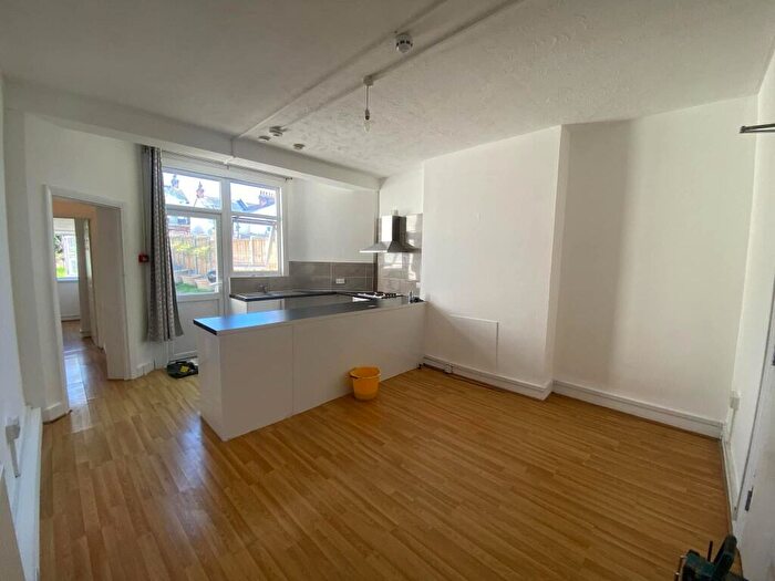 1 Bedroom Flat To Rent In Ailsa Road, Westcliff-On-Sea, Essex, SS0