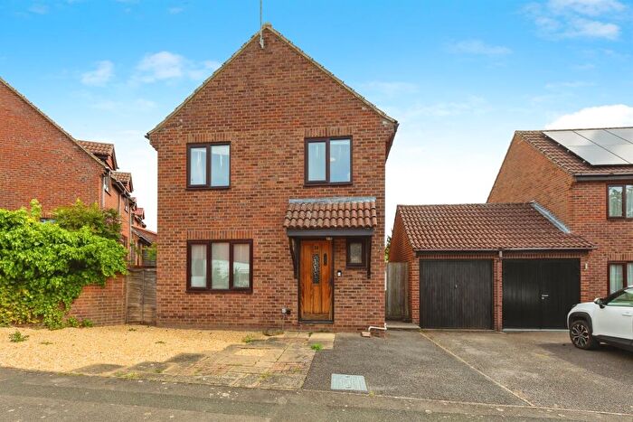 4 Bedroom Detached House For Sale In The Warren, Abingdon, OX14