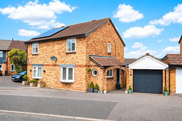 3 Bedroom Semi-Detached House For Sale In Gorham Drive, Maidstone, ME15