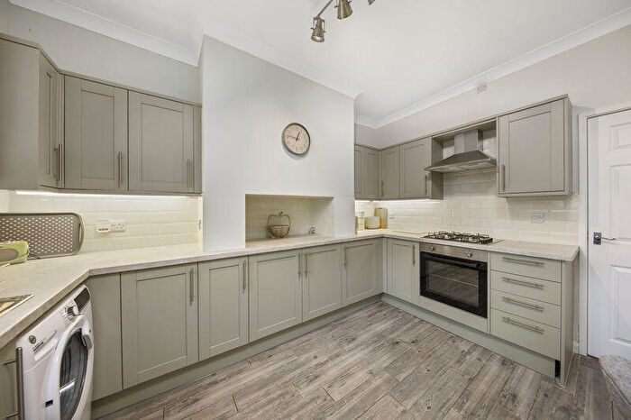 2 Bedroom Terraced House For Sale In Hawthorne Street, Chesterfield, S40
