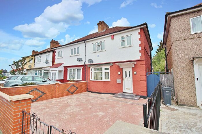 3 Bedroom Semi-Detached House To Rent In Spring Grove Road, Hounslow, TW3