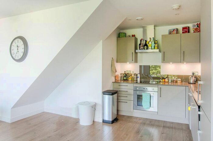 3 Bedroom Maisonette To Rent In Rotherhithe New Road, Bermondsey, London, SE16