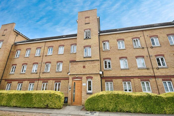 3 Bedroom Apartment For Sale In Kidman Close, Gidea Park, Romford, RM2