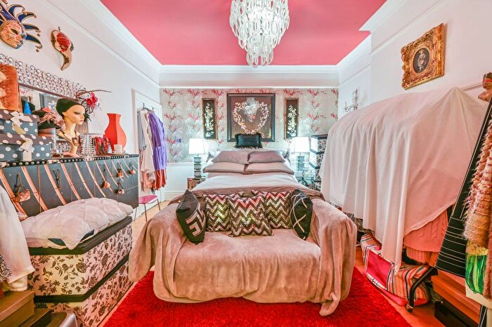 2 Bedroom Flat For Sale In Melrose Avenue, Willesden Green, London, NW2